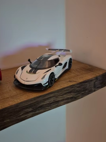 Drei Modellautos nebeneinander als Sammlung